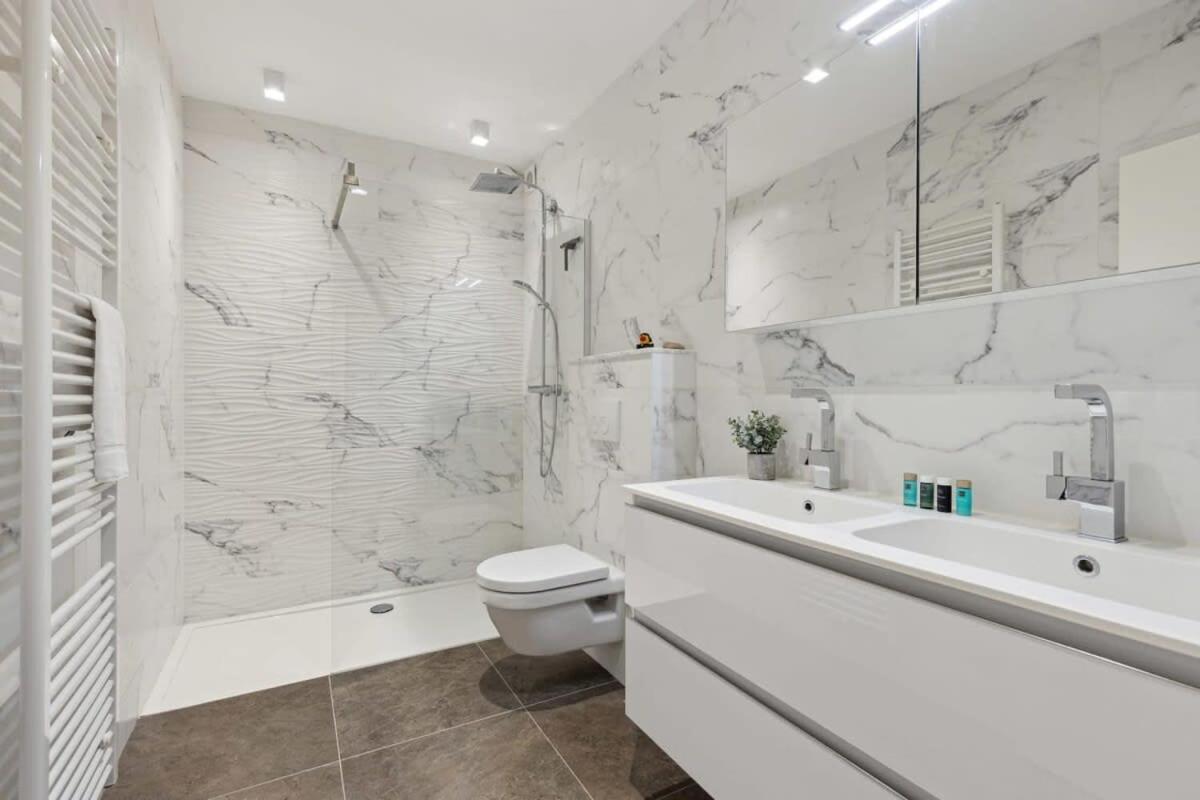 Bright Waterfront Apartment Antwerpen Bagian luar foto