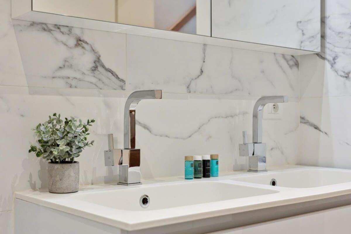 Bright Waterfront Apartment Antwerpen Bagian luar foto